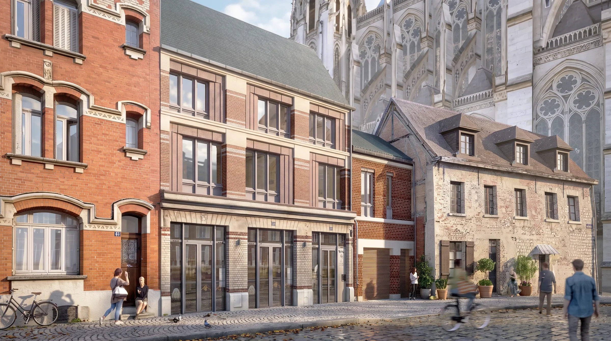 Perspective de la Maison V rue Robert de Luzarches : surélévation en brique ivoire et rouge sous toiture d'ardoise, devant la cathédrale d'Amiens