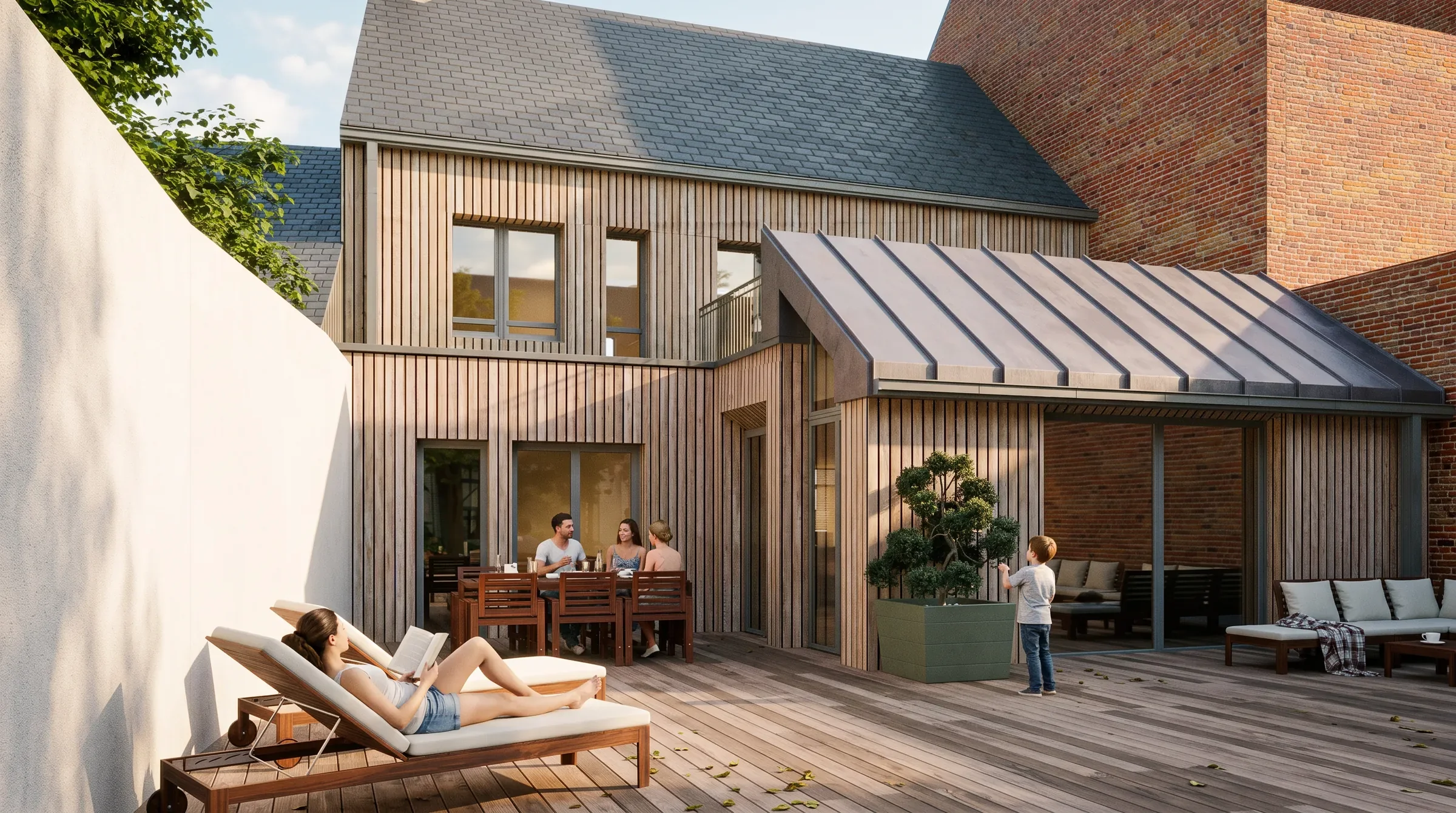 Terrasse en bois en cœur d'îlot, façades en tasseaux de mélèze et salon sous toiture de zinc, Maison V à Amiens